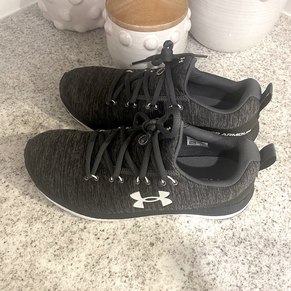 Under armor tennis shoes